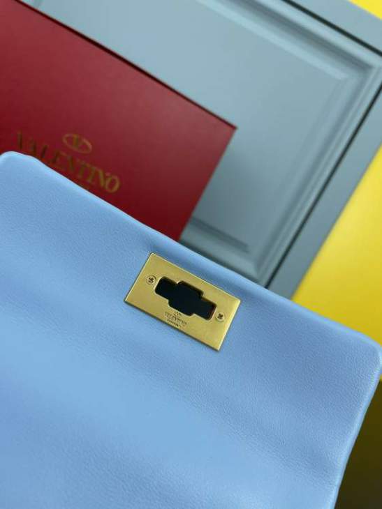 Picture of Valentino Handbags _SKUfw117516328fw